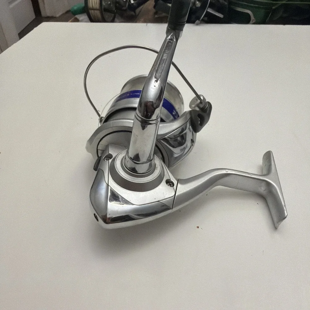 Daiwa D WAVE 4000-B Spinning Fishing Reel